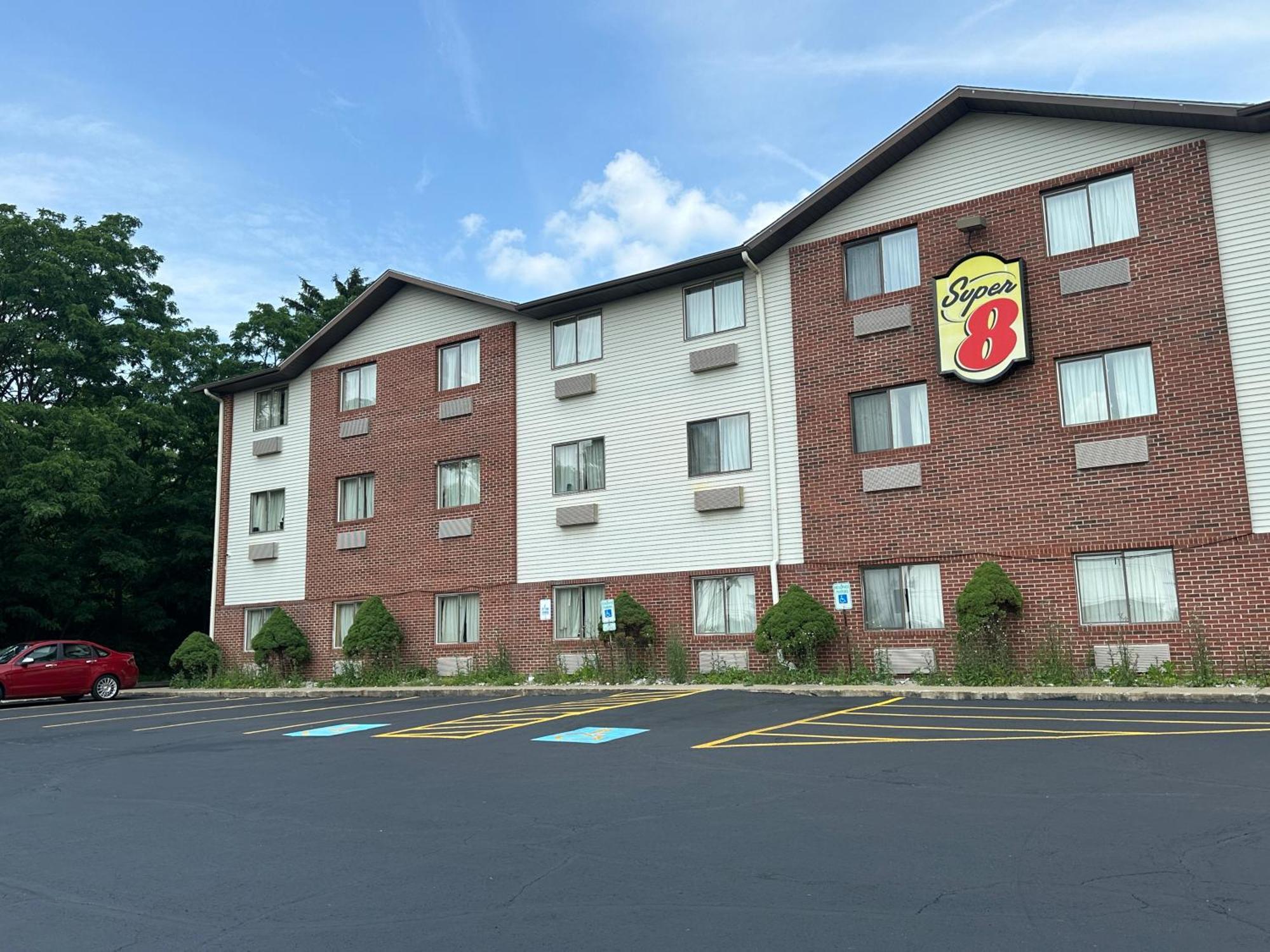 Hotel Super 8 By Wyndham Richfield Cleveland Exterior foto